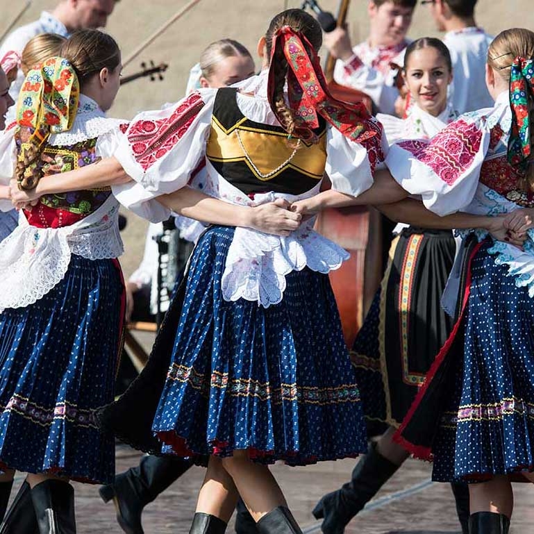 Danze etniche e di carattere Balli Folk del Mondo e del Sud
